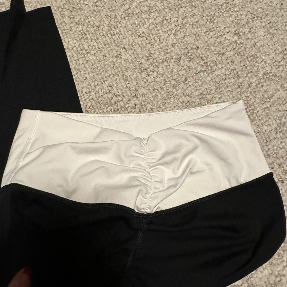Victoria’s Secret 🩷Leggings Bundle – Black Foldover + Black/White Ruched W - Picture 3 of 7